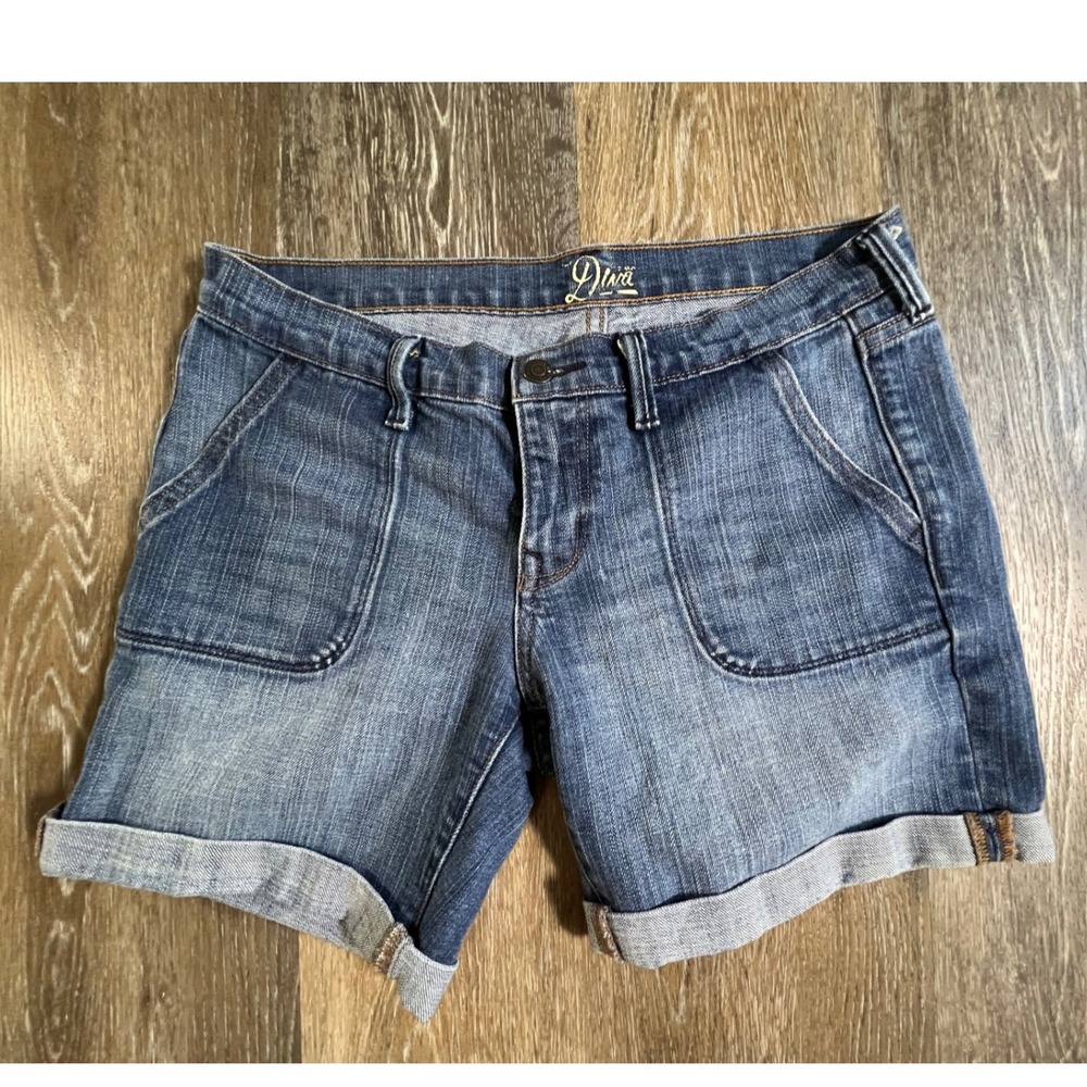 Old Navy Denim Shorts Women 8 Blue The Diva Cuffed Low Rise Patch Pocket
